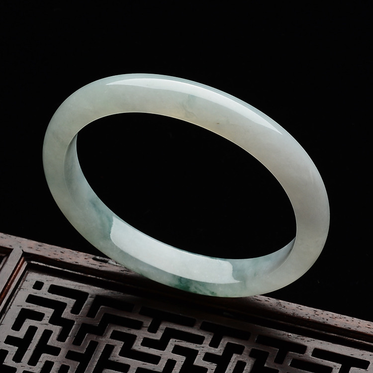 糯冰种飘花贵妃镯(54.8mm-47.9mm)