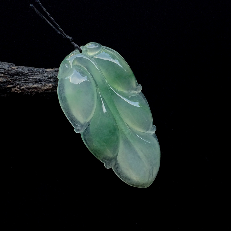 冰种飘绿花玉叶挂件