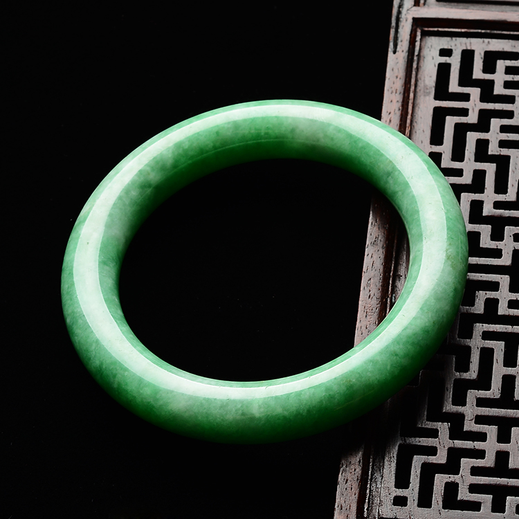 (超值推荐)糯冰种翠色圆条手镯(55.5mm)
