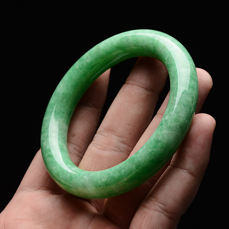 (超值推荐)糯冰种翠色圆条手镯(55.5mm)