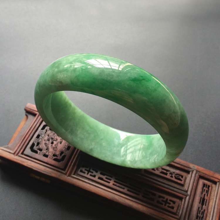 糯冰种晴水略飘翠手镯(58.6mm）