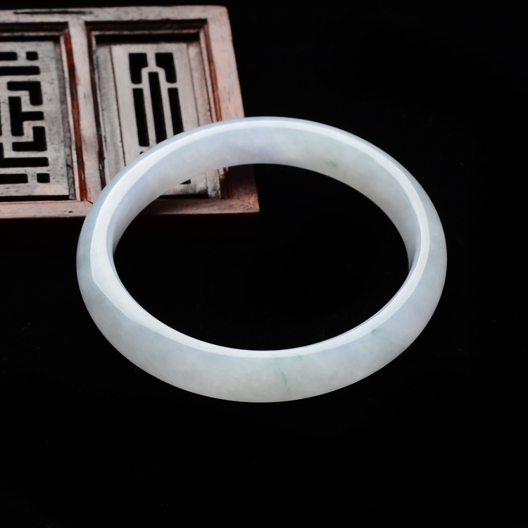 糯冰种淡紫罗兰飘花贵妃镯(52.8mm-45.5mm）