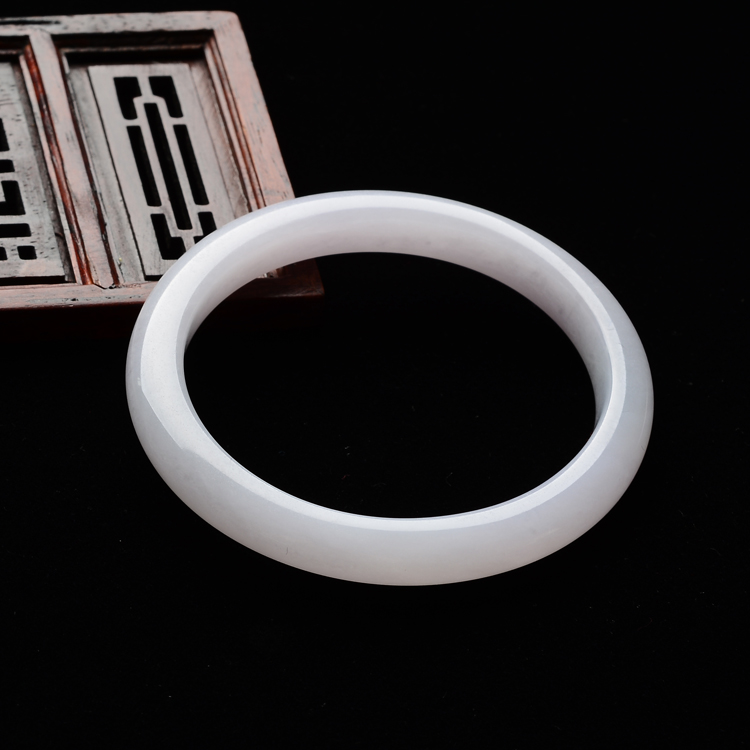 (超值推荐)糯冰种淡紫罗兰贵妃镯(54.5mm-47.5mm)