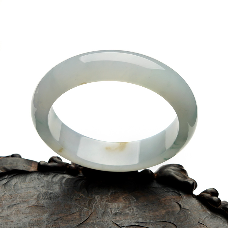 糯冰种飘花略带褐黄翡手镯（56.7mm ）