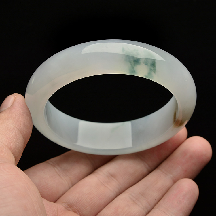 糯冰种飘花略带褐黄翡手镯（56.7mm ）