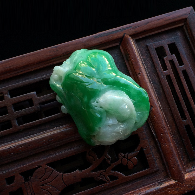 (超值推荐)糯冰种翠色年年有余挂件