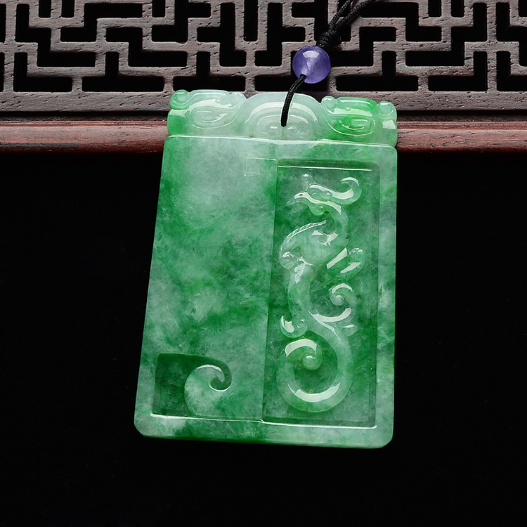 糯冰种翠色龙凤呈祥挂件