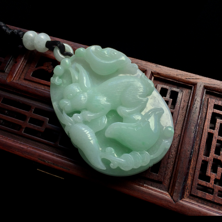 （超值推荐）糯冰种绿晴水玉兔挂件