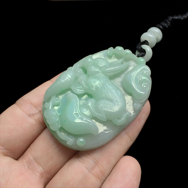 （超值推荐）糯冰种绿晴水玉兔挂件
