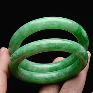 (超值推荐)糯冰种翠色圆条手镯(一对)(53.9mm/55.2mm)