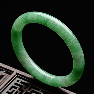 (超值推荐)糯冰种翠色圆条手镯(58.6mm)