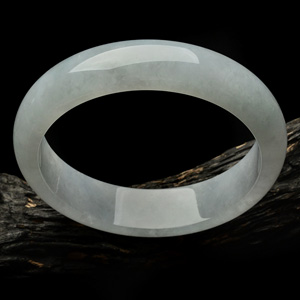 糯冰种淡晴水手镯（58mm）
