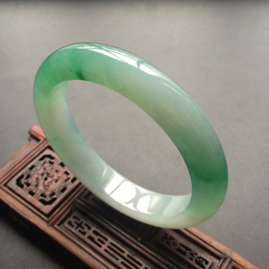 糯冰种晴水飘翠手镯(58mm)