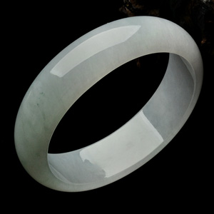 （超值推荐）糯冰种晴水贵妃镯（52mm-48mm）