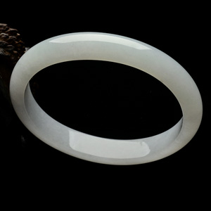 糯冰种淡晴水贵妃镯（56mm-50mm）