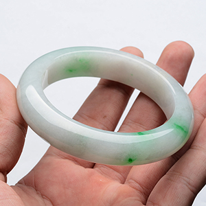 糯冰种略飘翠手镯(58.7mm)