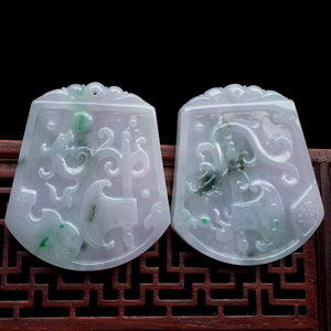 糯冰种淡春带彩府上有龙挂件（一对）