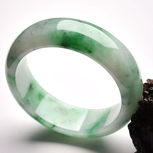 （超值推荐）糯冰种飘翠手镯（59mm）