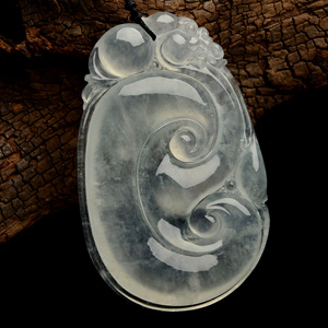 冰玻种淡晴水如意挂件