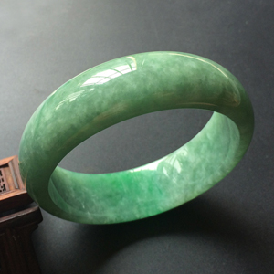 糯冰种晴水略飘翠手镯(58.6mm）
