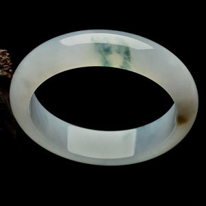糯冰种飘花略带褐黄翡手镯（56.7mm ）