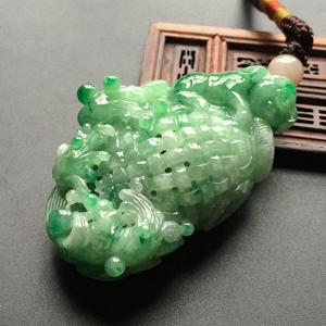 糯冰种晴水飘翠福猪运财挂件