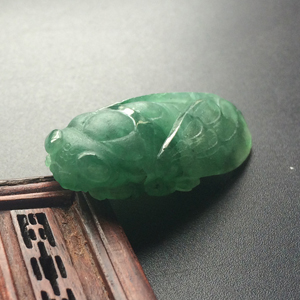 (超值推荐)糯冰种晴水飘翠一鸣惊人挂件