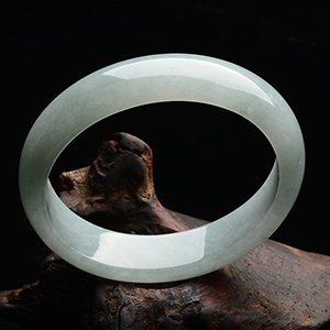 (超值推荐)糯冰种晴水贵妃镯(55.8mm-47.2mm)
