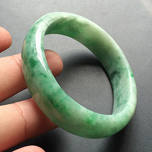 (超值推荐)糯冰种晴水飘花贵妃镯(54.2mm-46.4mm)