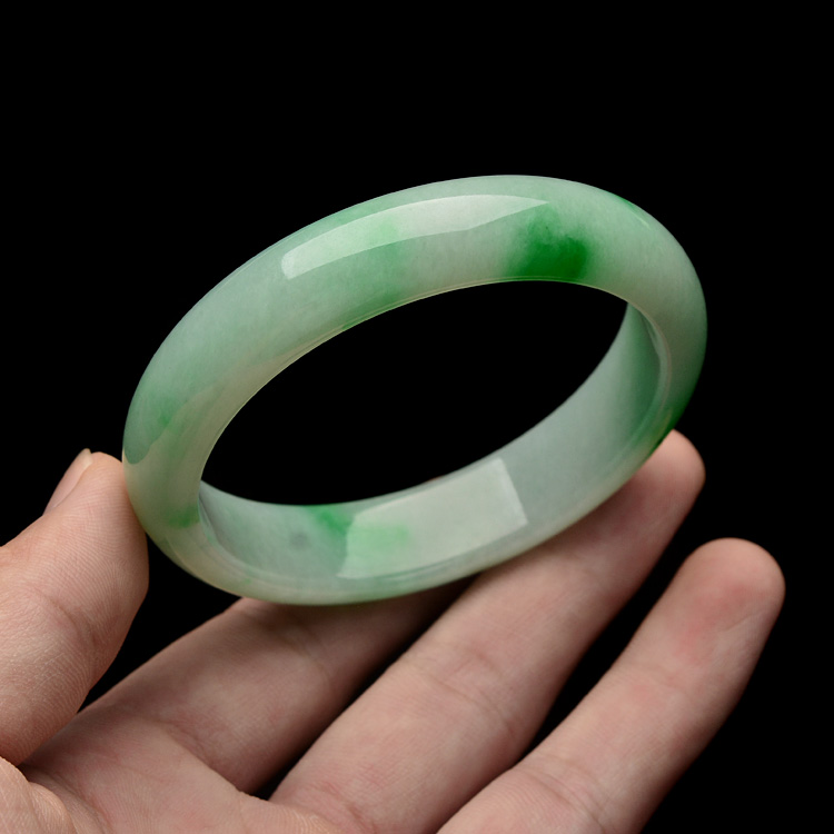 （超值推荐）糯冰种飘翠手镯（58.5mm）