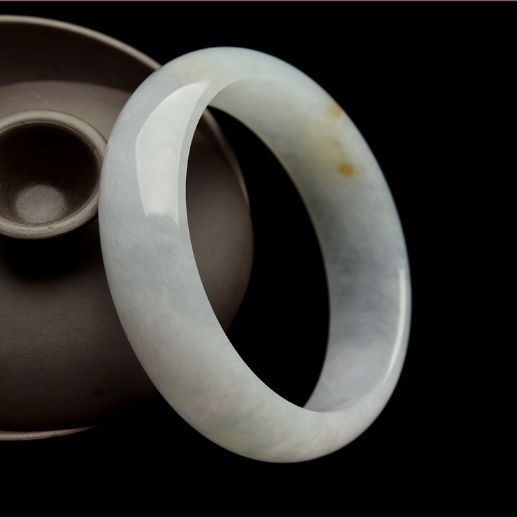 （超值推荐）糯冰种淡晴水略带黄翡手镯（57.4mm ）