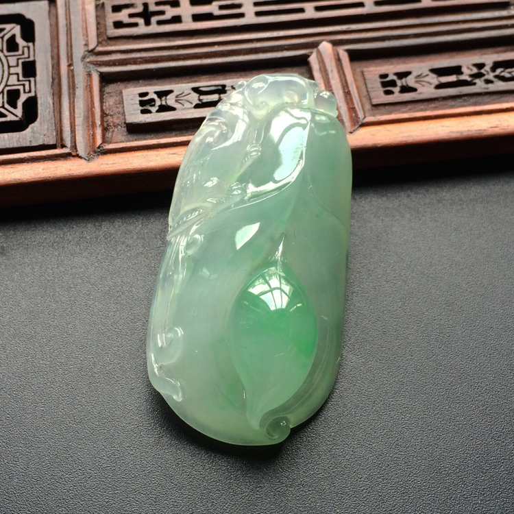 (超值推荐)冰种晴水飘翠玉兰花挂件