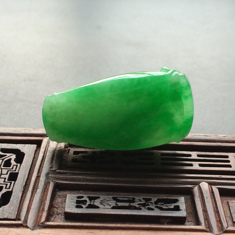 (超值推荐)糯冰种阳绿节节高挂件