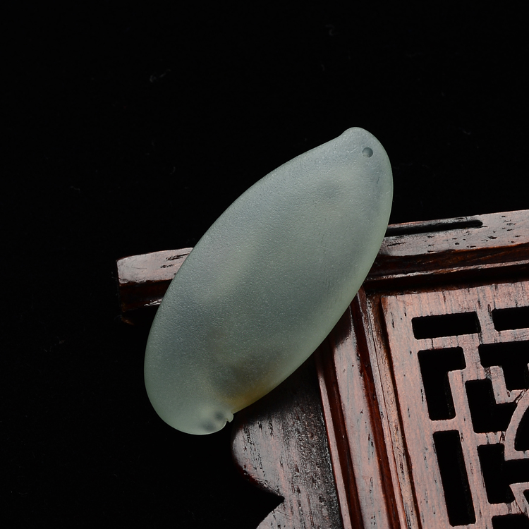 (超值推荐)冰种淡晴水褐黄翡禅悟挂件/胸坠面
