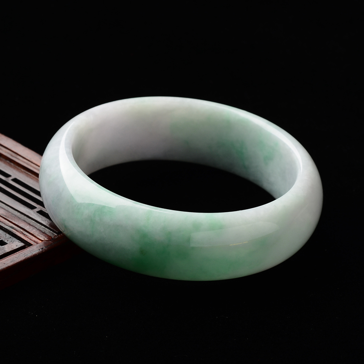 (超值推荐)糯冰种淡春带彩手镯(58mm)