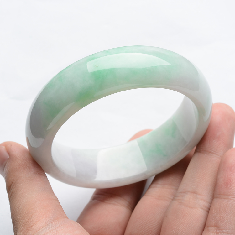 (超值推荐)糯冰种淡春带彩手镯(58mm)