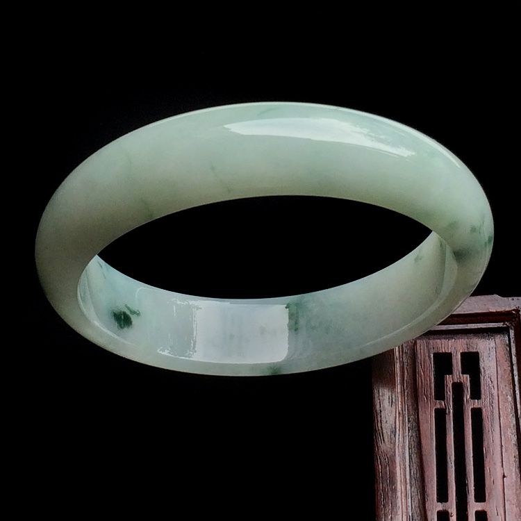 （超值推荐）糯冰种飘花手镯(58mm)