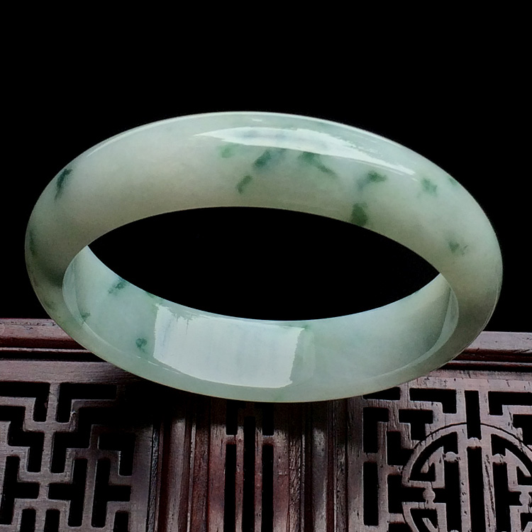 （超值推荐）糯冰种飘花手镯(58mm)
