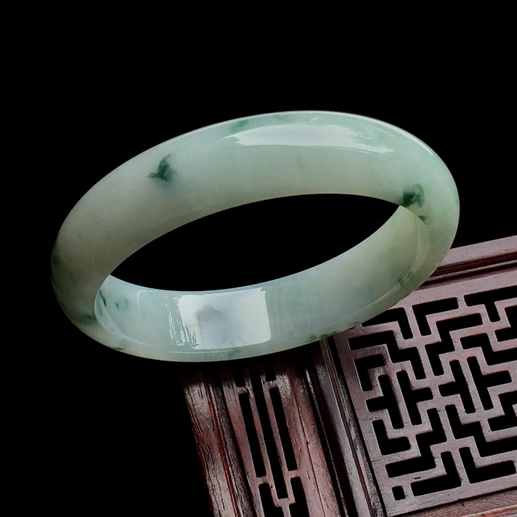 （超值推荐）糯冰种飘花手镯(58mm)