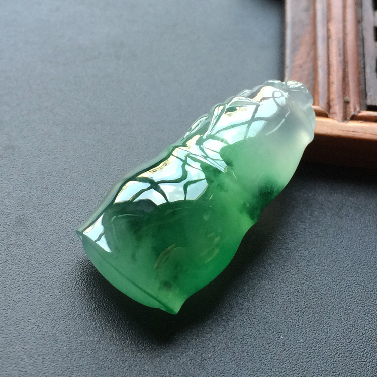 (超值推荐)冰种晴水飘花节节高挂件/胸坠面