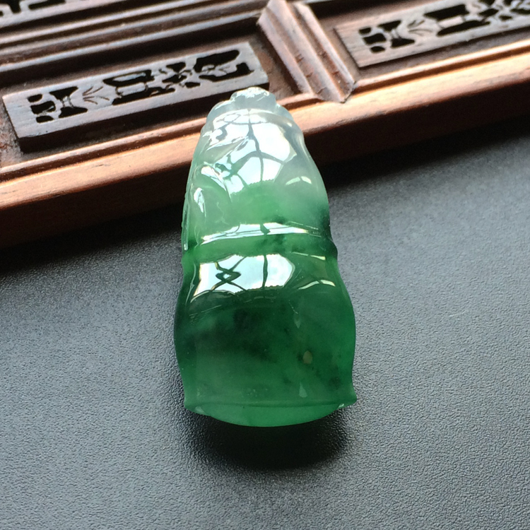 (超值推荐)冰种晴水飘花节节高挂件/胸坠面