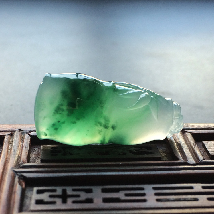 (超值推荐)冰种晴水飘花节节高挂件/胸坠面