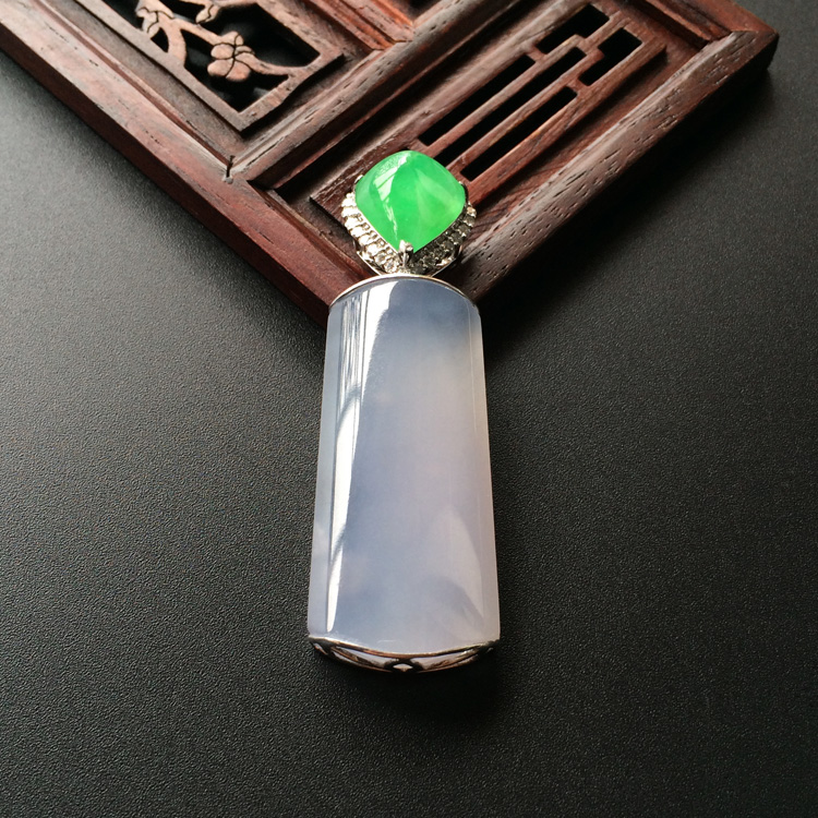 (超值推荐)冰种紫罗兰/翠色镶白金钻石平安牌胸坠