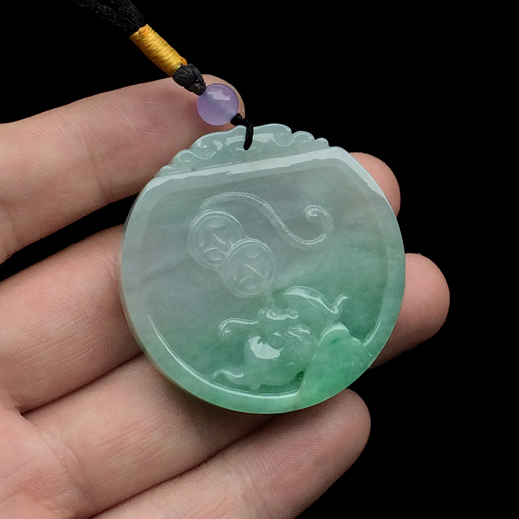 糯冰种飘翠仿古龙牌挂件