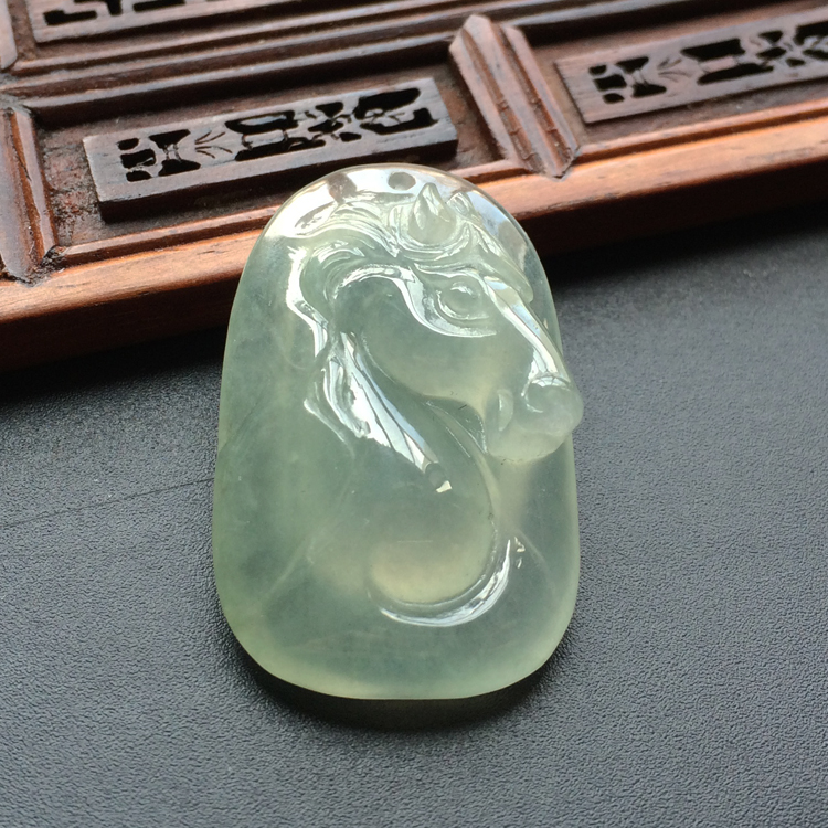 (超值推荐)冰种淡晴水一马当先挂件