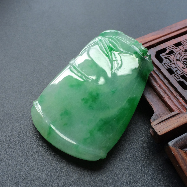 (超值推荐)糯冰种飘阳绿节节高挂件