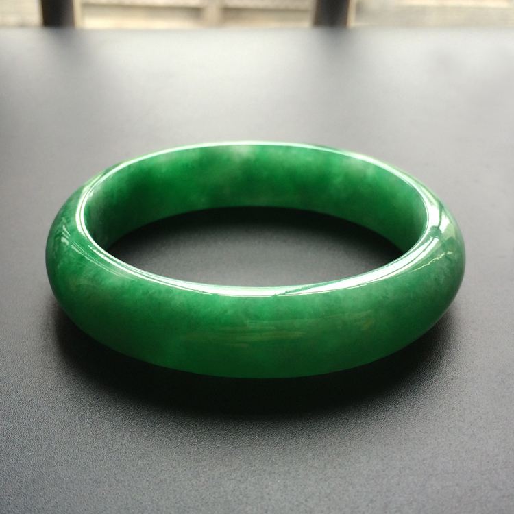 (超值推荐)糯冰种阳绿贵妃镯(57.4mm-51mm)