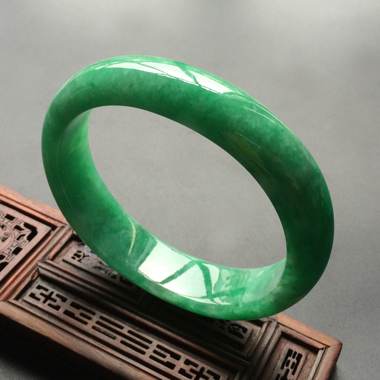 (超值推荐)糯冰种阳绿贵妃镯(57.4mm-51mm)