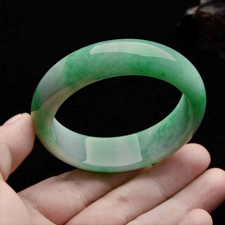 （超值推荐）糯冰种翠色手镯（55.2mm）