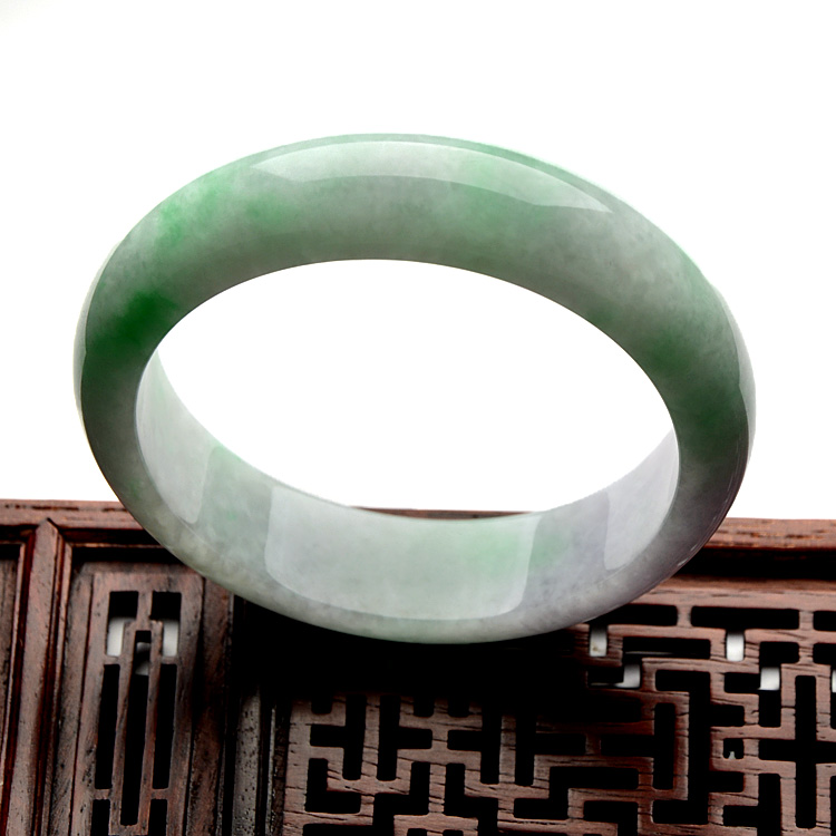 （超值推荐）糯冰种淡春带彩手镯（58mm）